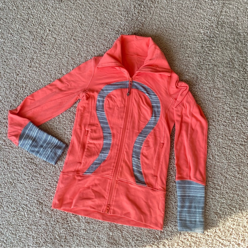 Lululemon In Stride Jacket Size 2 Coral Coal Strata Stripe Thumbholes
